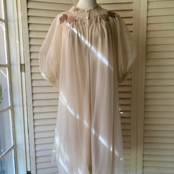 1960's Van Raalte Waltz Length Peignoir Set - Picture 4 of 15